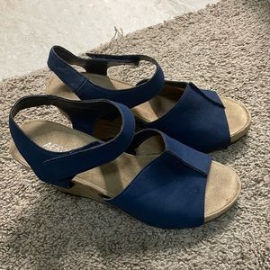 Aerosoles Navy Blue Wedges